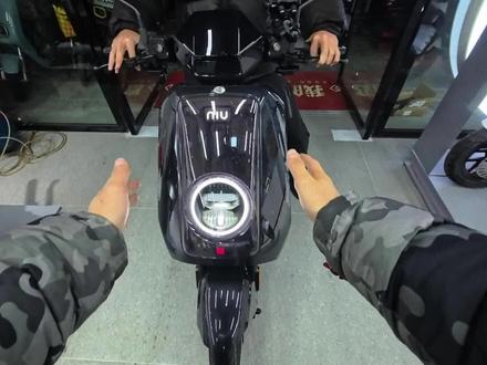 小牛NX风速(灯光方案) 给帅哥定制一套透镜大灯(从天而降)+炫彩流光尾灯。
成品效果展示在最后!
夜里嫌大灯不够亮的哥们可以参考下这套。极具性价比!
#小牛电动 #小牛NX #小牛NX风速 #透镜大灯 #从天而降