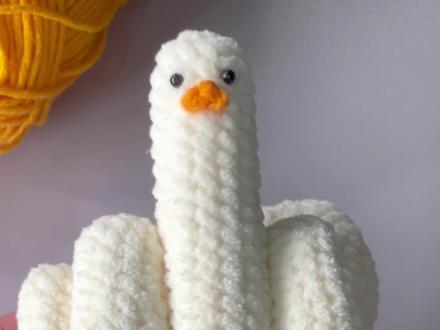 鸭子脚教程。之前发的中指鸭,有很多姐妹想要脚的教程,于是安排上啦~
#钩织 #钩织玩偶 #可爱鸭 #精神状态belike #可爱到爆炸💥