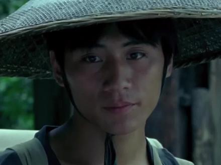 #刘烨19岁就提名金鸡奖 读大三时,#刘烨 就凭借电影#那人那山那狗 提名金鸡奖最佳男主角