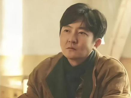 老舅最新剧情 直到二胖送我大别墅,而崔小红却嫉妒到眼红,众人才知二胖把我当母亲孝顺,我这心里头就跟揣了块暖呼呼的糖,又酸又软。#老舅#独白#好剧推荐 #因为一个片段看了整部剧