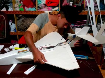 这两天靠自己的动手能力,拥有了一架北极星水上遥控飞机 ,既然买不起,那就动手做一个 哈哈!#手工DIY #自制航模 #航模爱好者