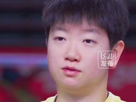 11月16日,在刚刚结束的第十五届全运会乒乓球女子单打决赛中,河北运动员孙颖莎以2:4负于黑龙江运动员王曼昱,获得银牌。(河北日报特派记者张镜)#2025全运会 #媒体精选计划