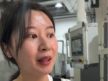 何清雅说把这些翡翠全卖了才能回本,你们说她是不是疯了#翡翠手镯 #大自然的搬运工 #卖珠宝的小姐姐上线了