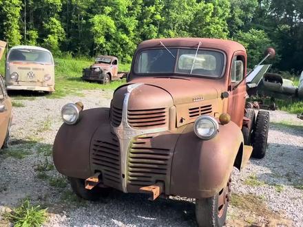 修复1947年到期卡车,停放53年后成功启动