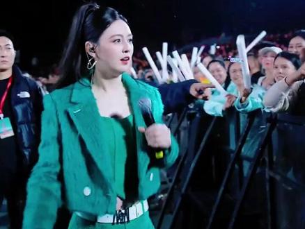 钢筋工贵州黑妹自信表演震撼唐艺大舞台#唐艺 #唐艺大舞台 #草根歌手 #音乐现场 #神级现场