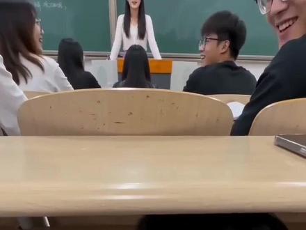 #AI教室应答记 #随变ai随便玩 #校园生活 @抖音热点 @DOU+上热门 @抖音推流