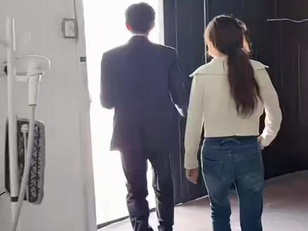 【岸宝上线,来啦!星星们速来速来,
嗯呐,整整齐齐一家人】
岸宝,生活中居然养了一只小奶狗
#岸宝生活中也太帅了吧