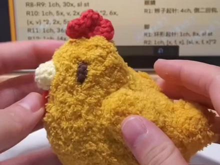 星露谷小小鸡的教程来了~
🐥钩针是 5.0mm 和2.5mm 线材是绒绒线和牛奶棉
🐥这次拍的不太好,大家有什么疑问可以在评论区问我,本来打算出个新手如何看
懂图解的教程的,但是时间不够,这个希望大家都能看懂#钩针教程