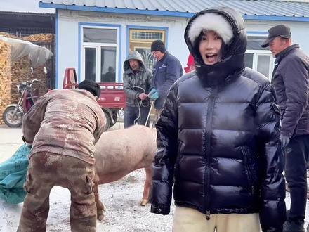 以前都是看热闹,今年在五姨家全程上手了!从不敢看到亲手刮毛,从递工具到被我妈投喂…这一分半钟,是我离东北年味最近的一次。你们老家还有这习俗吗?
#杀年猪 #农村生活 #年味 #单亲妈妈