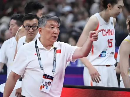 #中国女篮加油 #创作者中心 #创作灵感 #抖音热门 北京时间3月14日晚上,中国女篮世预赛的赛程继续进行,这场比赛是中国女篮迎战南苏丹女篮。本场比赛从两支球队的实力来看,确实有一定的差距,而且根据国际篮联给出的世界排名,中国女篮世界排名第5,而南苏丹女篮世界排名第55。这场比赛对于中国女篮来讲是志在必得的一场比赛,目前在小组赛当中,中国女篮是1胜1负的战绩,只有拿下这场比赛,中国女篮才能够凭借两胜的战绩稳住晋级世界杯正赛的门票。根据央视频道CCTV5的直播表来看。今天晚上CCTV5频道将会在晚上7点,提前开始直播这场比赛的花絮,而比赛正式开始时间是晚上7:30。目前来看,南苏丹女篮在本次的比赛当中经历了两场比赛,但是这两场比赛均以失败而告终。第一场比赛南苏丹女篮是对战捷克女篮,这场比赛南苏丹女篮是52:89,大比分输球。在半场结束的时候,就落后了22分。在这场比赛中。南苏丹女篮全队的整体命中率只有33%,三分球的命中率18%,而且整场比赛失误累计高达17次。今天与南苏丹女篮这场比赛,很显然南苏丹女篮的外线投篮能力有一定的冲击性,所以在保证自己投篮命中率的情况下,如何限制南苏丹女篮外线的投篮是关键。对于南苏丹女篮外线重点投手的协防、补防不能漏人。