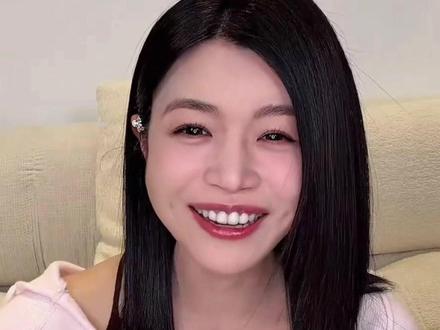 2025.12.26陈妍希Weibo直播片段分享
姐姐欣然接受了“饺子大王”这个昵称!
真的很萌!让我们一起来拜见这个饺子大王🥟@陈妍希
#陈妍希 #饺子大王 #甜妹统治世界🎀 #妹妹姐