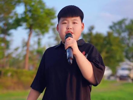 《飒》#爱笑的男孩 飒不飒 飒是一种格局宽阔无边啊@田一阔