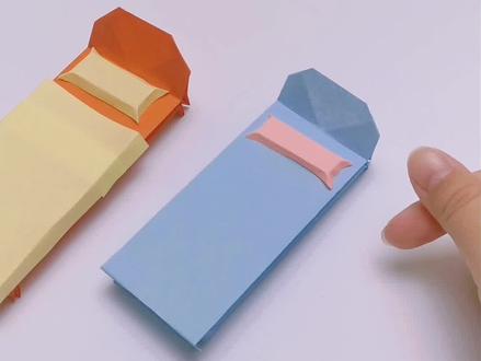 简单的折纸小床,可爱吗?#挑战365天折纸 #磨耳朵 #亲子手工 #折纸床 #静夜思