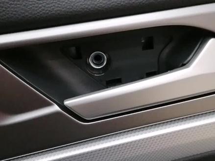 新款大众凌度#修车那点事 门板拆卸