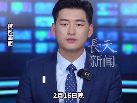 “王一博这一脚用了多大力气”!王一博春晚脚滑从容救场,穿镶钻定制鞋扫堂腿将地板划出两道痕,主持人与同台的郭富城均表示完全没有看出来,网友:央妈不会找王一博赔地板吧!#王一博 #春晚 #扫堂腿