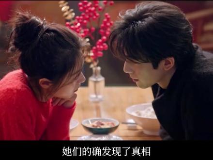 从《何以笙箫默》到《骄阳似我》,顾漫现偶ip失效了吗?自卑拧巴人设为何不再是男主?
看无聊的剧,过无聊的人生。
掩藏真实的忮忌,沉浸人造的甜蜜。
《骄阳似我》其实切身印证了:“两个无聊的人所构建的完美爱情必须依靠第三人来充当调味剂”。这个第三人可以是“恶毒女配”,也可以是“瞎眼男二”。
但当恶毒女配“人格化”,当“瞎眼男二”离场,故事的推进不依靠外部世界的人所制造出的矛盾,危机也不再来自于外部,却反而暴露了偶像叙事蕴于内部的危机,于是,它必须尽早扫尾。
而这一切都是因为。原来,它本质上空无一物。原来,女主与男主最大的敌人不是恶毒女配与瞎眼男二,而是爱情本身的丑恶和无聊。
那么最后一个问题是,人们还能忍受自己为虚假的愉悦买单多久?
最难的不是写烂剧,也不是写好剧,而是写无聊的剧。
个人观点,仅供参考
从夯到拉
《罗密欧与朱丽叶》夯
《泰坦尼克号》夯
《狙击蝴蝶》中
《骄阳似我》npc
#影娱漫谈编辑部 #骄阳似我 #顾漫 #赵今麦 #何以笙箫默