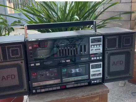 早期松下RX-CW200F双卡收录机 成色不错 A卡正常 B卡需要打理
#收录机 #松下 #双卡收录机 #卡座 #情怀