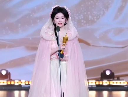 @k卡卡🦄¹ ¹ ¹ ⁴ 卡卡2月金奖发言全程
“有没有让大家感觉到骄傲?”
“有!(超大声)”
“有没有让大家感到失望过呢?”
“没有!(超大声)”
#sk卡卡 #你是我的骄傲 #sk月度盛典