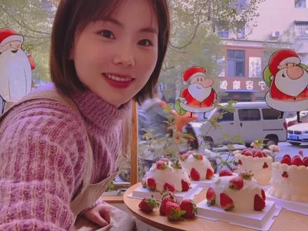 草莓是什么意思 eb04b3e9549f89ba8d53520c2460b595~tplv-dy-resize-origshort-autoq-75:330.jpeg?x-expires=2016954000&x-signature=jXF0wNIAS6sHp6Scrul3rVMd2zI%3D&from=3213915784&s=PackSourceEnum_AWEME_DETAIL&se=false&sc=cover&biz_tag=pcweb_cover&l=20231203174543CA71FF3E1206C6ECF659