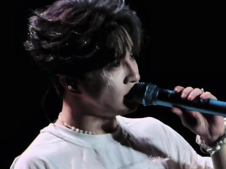 “我可以复杂的介绍我了“
#薛之谦 #违背的青春
#音乐现场 #音乐 #现场版live