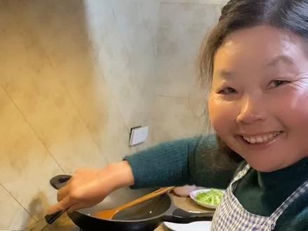 一天到晚拼了命赚钱,少了关怀又有什么意义?珍惜家里的每一位长辈,记得常回家看看!#亲情 #温暖