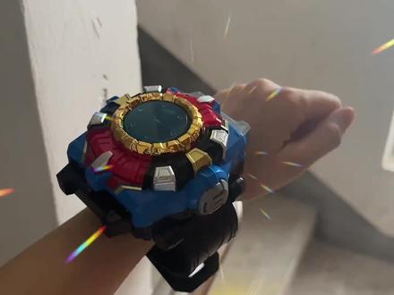 召唤器召唤出炫卡斗士!急救卫士VS巨力风暴,猜谁变形完更酷炫