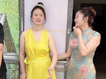 今天我姐姐来了,元元看我姐穿旗袍她也要穿,听她聊天把我笑坏了,现在是恢复的越来越好了,对自己更自信了