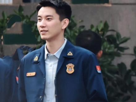 现在就等着我的理想型从火光中走来了 #他从火光中走来 #王子奇
