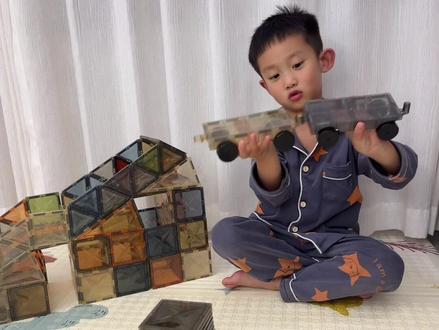 #模型玩具 #磁力片 #磁力片玩法 #磁力片拼图大全教程 今天的玩法是#磁力片拉货车