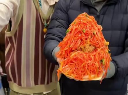 大吃3斤?西安这个地方还是太复杂了…#西安 #菜夹馍 #西安美食推荐 #抽象 #胡萝卜