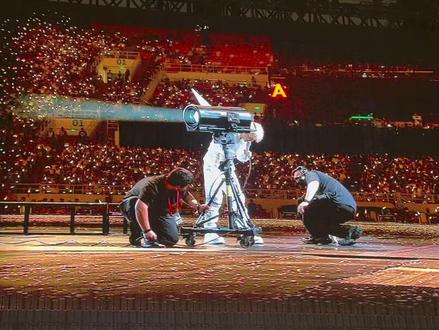 万兽之王广州站第二场,被老薛点名的红衣幸运女孩✨ #薛之谦#薛之谦演唱会 #薛之谦广州万兽之王第二场#薛之谦广州万兽之王互动观众