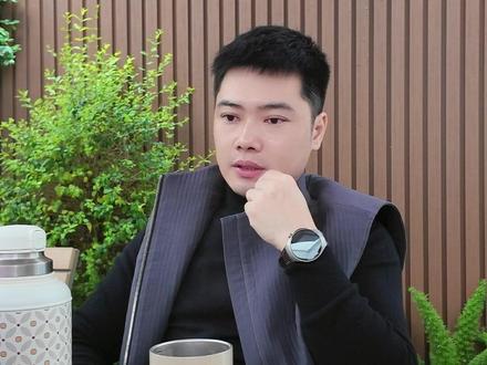 好的管理,不是一把尺子量到底,而是一盏灯,照亮彼此的路。让管理者的意识形态,从“解决问题”升级到“成就他人”。当每个人都拥有了试错的空间,团队的生命力,才会真正蓬勃起来。 #职场人生 #好老板 #职场技巧