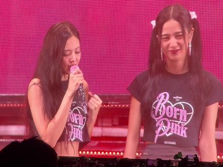 小品女团
完整版安可曲《stay》我是一点也舍不得剪掉#blackpink #jisoo #rosé #lisa #Jennie