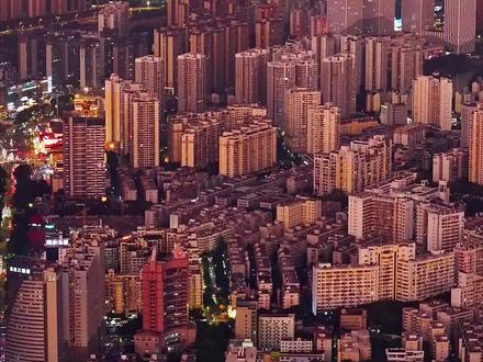 南宁的魅力越来越大,常住人口已破900万!作为面向东盟的国际大都市,有一流的城建,海陆空交通都很发达,平陆运河还让它通江达海!#国际大都市 #中国绿城 #广西南宁 #城市发展 #城市风光