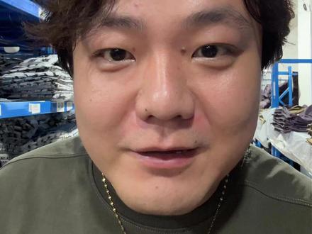 第14期丨叁佰的索罗那短袖到底有多赚钱? 索罗那真正的作用是让衣服有弹性而且不容易变形,目的是解决纯棉衣服领口卷边松垮、容易起皱,裤子膝盖鼓包、洗后变形缩水的行业通病#服装 #电商 #索罗娜t恤