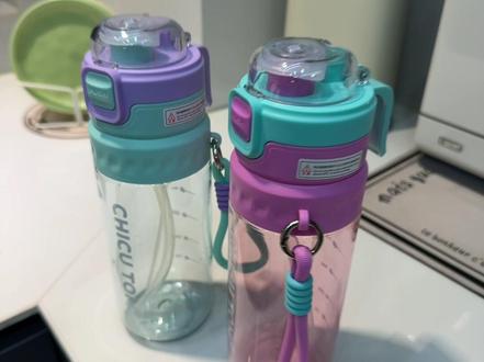 喝水的水杯谁都有,会喷水的水杯,我还头一次见!孩子运动爱出汗,黏哒哒的不舒服,真的可以用它喷一喷,清爽又舒服!#高颜值的水杯 #奇古堂儿童水杯 #喷雾水杯 #学生党平价安利 #解锁新水杯