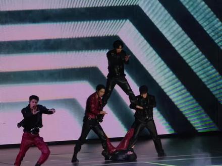 家族传统生日喊麦的风还是吹到了灿烈这~ suho哥,生日粗卡!!!
#exo
#exo澳门演唱会
#exo上瘾
#超燃舞蹈瞬间