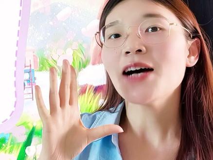 别再瞎刷题了!四下八单元基础易错考点全在这! 解决四下八单元5大死穴:
1. 字词死穴:“安慰、慰藉”意义总混?一句口诀全分清。
2. 写作死穴:写夏天闷热只会说“热死了”?教你抓3个典型事物+拟人。
3. 想象死穴:童话故事编不生动?三步“破局法”让情节直接“飞”起来。
4. 童话考点死穴:格林、安徒生、张天翼总对不上号?三句顺口溜全记牢。
5. 名言死穴:劝学名言背了用不上?直接告诉他对应什么场景。#小学语文 #四年级语文 #期末复习 #学霸秘籍 #单元考点