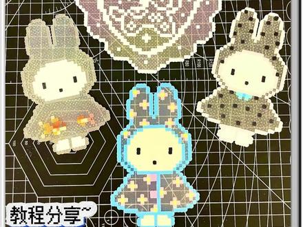 比格利布更自然!✨高透豆晃闪粉来啦~ 用高透豆自带的黏性直接把闪粉吸上无需胶水/照灯~自由配色开拼!
小马杯垫图纸@菜瓜(拼豆版)
米菲兔雨衣系列@水泥封心
快去试试吧~
#拼豆 #高透拼豆 #拼豆教程 #手工 #闪粉