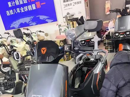双碟刹,12寸轮毂就是香#雅迪电动车