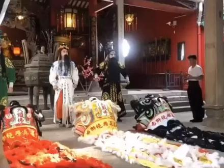 传统舞狮分有红、黄、黑三个颜色,分别代表桃园结义的三兄弟关羽、刘备、张飞!起鼓,申请出战#传统文化 #南狮