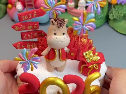 新年小马教程来啦 和可爱小马一起迎接即将到来的2026年吧!#粘土教程 #超轻粘土手工 #马年 #新年手工