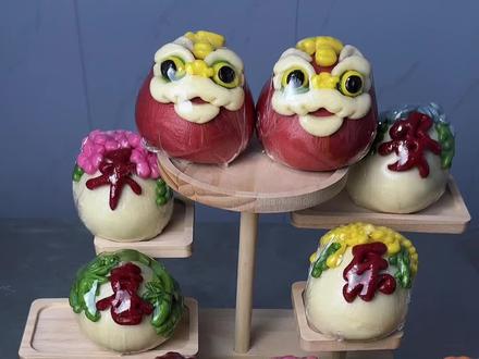 手艺人的脑洞也太大了!用软陶捏出的醒狮居然这么萌,粉白配色直接把年味拉满,这手艺我跪了!#手工diy #醒狮摆件 #非遗手作#手艺人