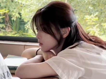 #杨超越 简直是天选校园女主,这张脸真的输不了!#今天是太阳雨