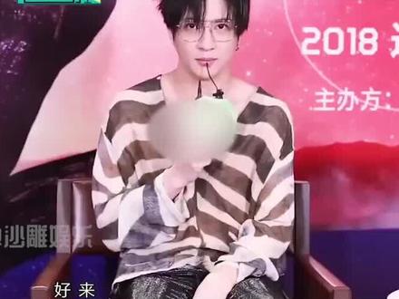 #薛之谦 老师太难了😂自己被自己的题目问倒,好惨一男的
