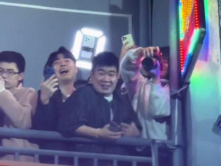 落来术@嘉之派
毫发无伤走出来 甚至还在姥爷椅上面站了3秒👀#潮汕民俗文化 #合法打架 #澄海盐灶拖神 #无不良影响