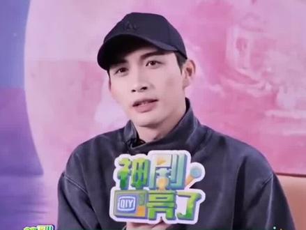 近期王鹤棣深陷“不舒服”风波,不少网友却联想到了张彬彬曾经的遭遇。#张彬彬 #王鹤棣 #综艺名场面 #明星 #娱乐圈
