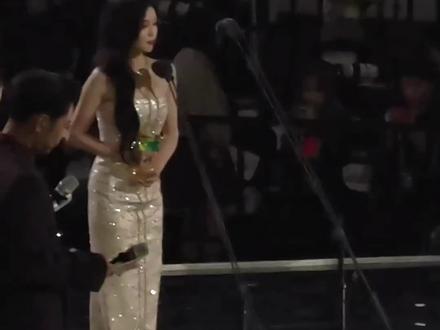 我在台下已经开始感动 整个世界全是你的镜头😭
#白鹿#腾讯星光大赏#白梦妍 #dou小助手