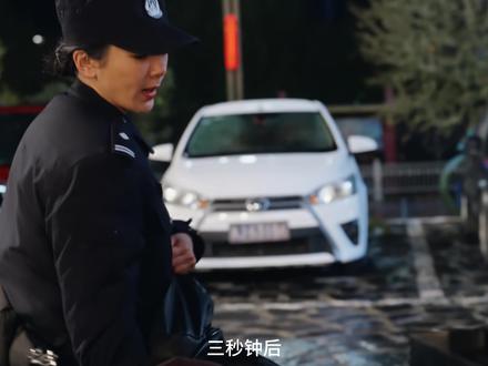 一口气看完【生命树】第32集 #生命树 #电视剧 孟耀辉设计栽赃,将杀害多杰的枪支放入吴江后备箱,吴江伤人被抓后喊冤微博。白菊识破嫁祸,通过监控锁定孟耀辉作案轨迹。邵云飞拒绝黄局长百万贿赂,坚持曝光鑫海盗采。专案组深挖宏远货运与鑫海关联,冯克青、林培生等人慌神,案件全面收网。