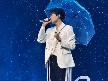 「黄昏晓」时隔一年又来听柯宇的黄昏晓 恭喜周柯宇出道六周年啦~
#周柯宇 #黄昏晓 #周柯宇李雾 #周柯宇见面会 #狙击蝴蝶